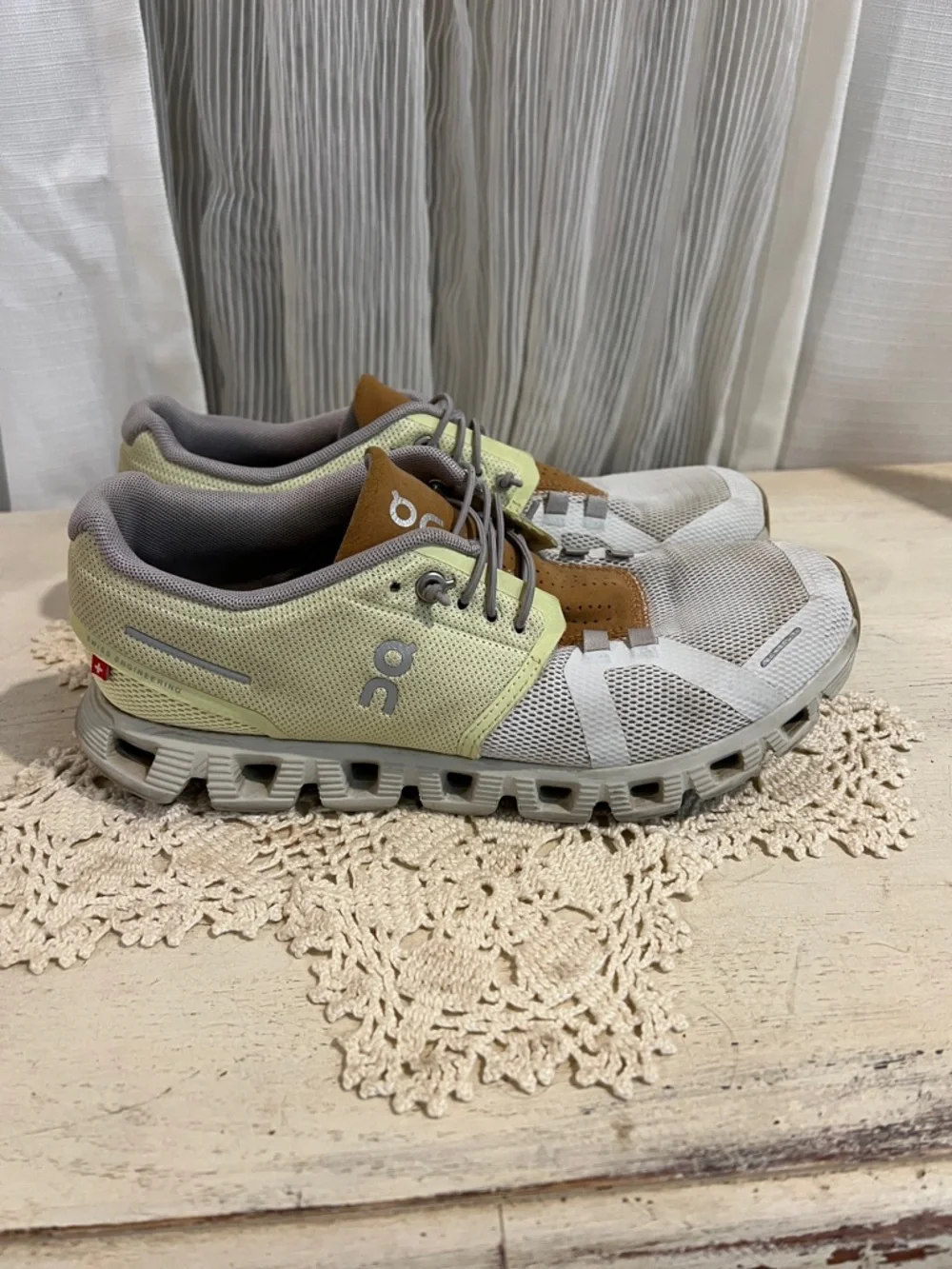 On Running Cloud Sneakers Women’s Size 8 Beige Green Lightweight Athletic Shoes - Picture 4 of 12